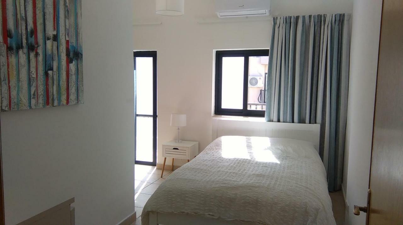 Sea View Apartments St. Paul's Bay Exteriör bild