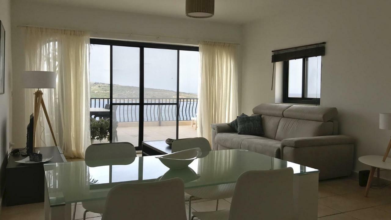 Sea View Apartments St. Paul's Bay Exteriör bild